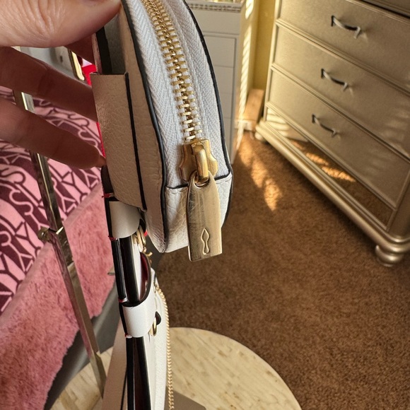 Christian Louboutin
Loubila Hybrid Crossbody in
Grained Leather - Picture 6 of 16